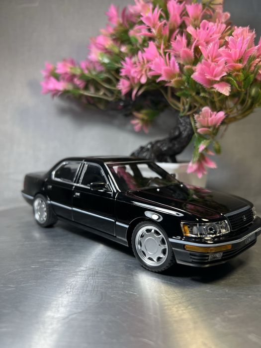 Модель 1:24 у стилі Lexus LS400