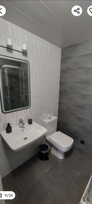 Дуже затишний будиночок біля струмка