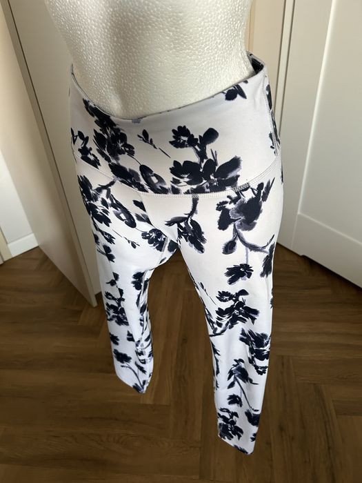 Legginsy w kwiaty damskie