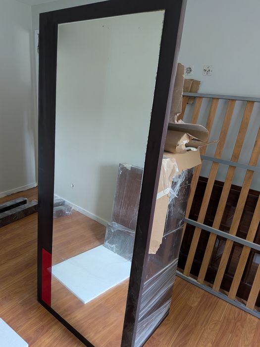 Mobilia de quarto em carvalho maciço escuro
