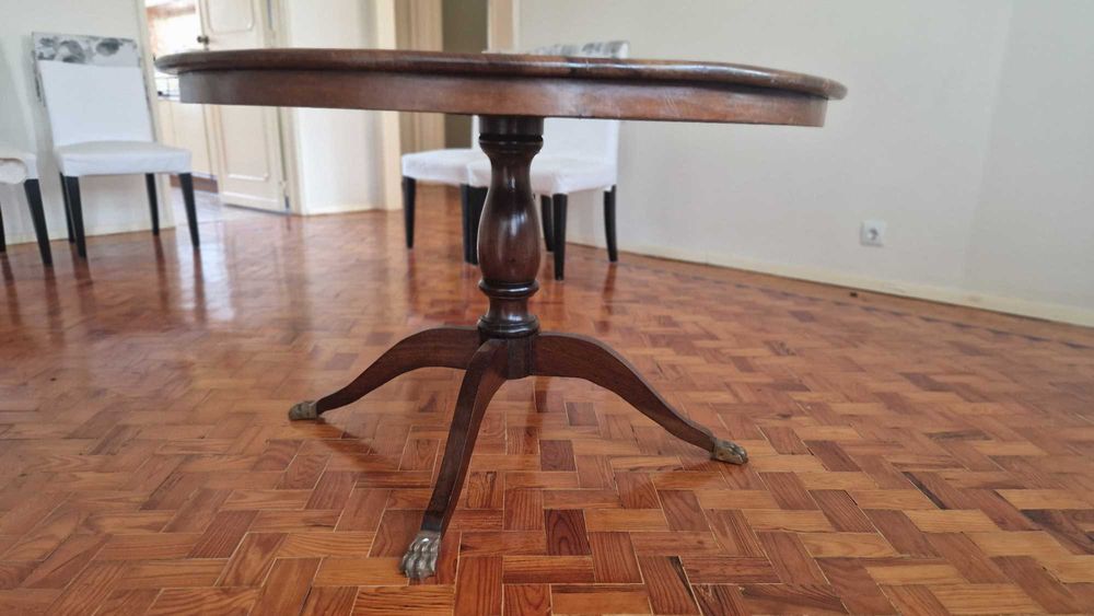 Mesa de jantar redonda, madeira Umbila (Moçambique)