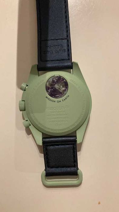 Earth Omega x Swatch SO33G100 Cykl Planety