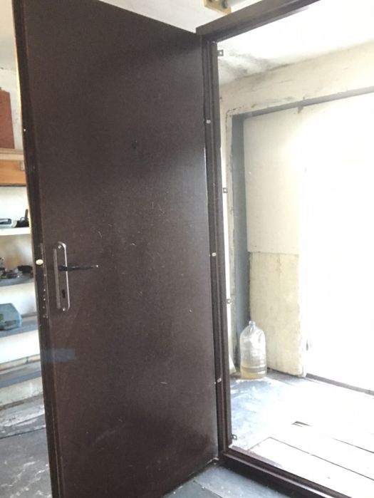 Вхідні двері  БУ , Металеві двері в квартиру , технічні( монтаж)