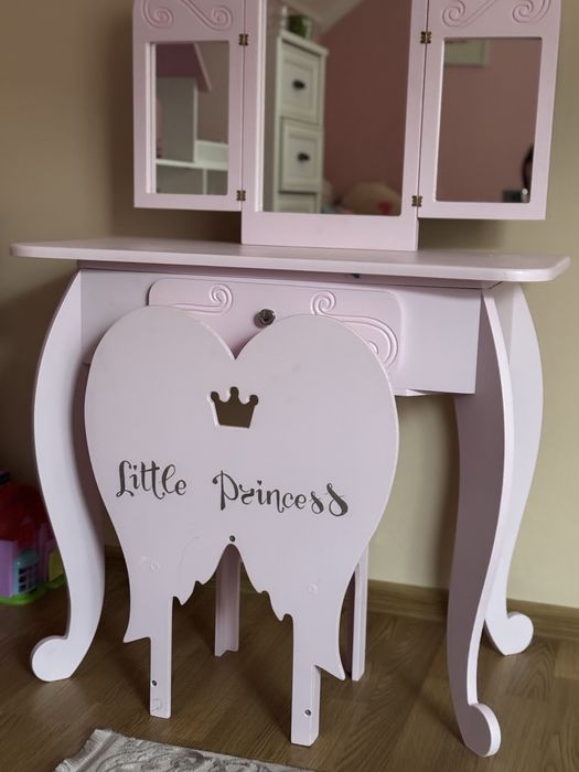 Трюмо для дівчинки