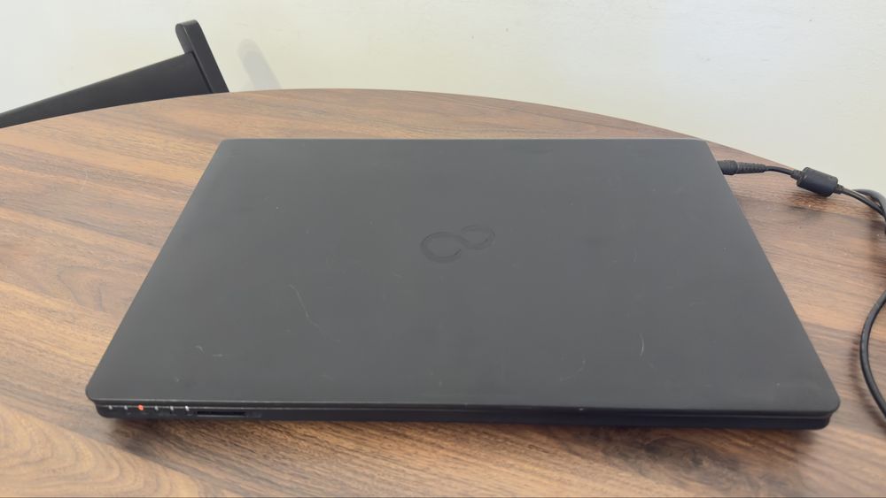 Portatil Fujitsu i5 7ª Gen | 16GB RAM | SSD 240GB + HDD 1TB | Windows Pro | Excelente Estado