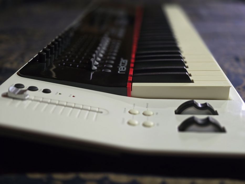 Teclado Midi Nektar P6 panorama imaculado