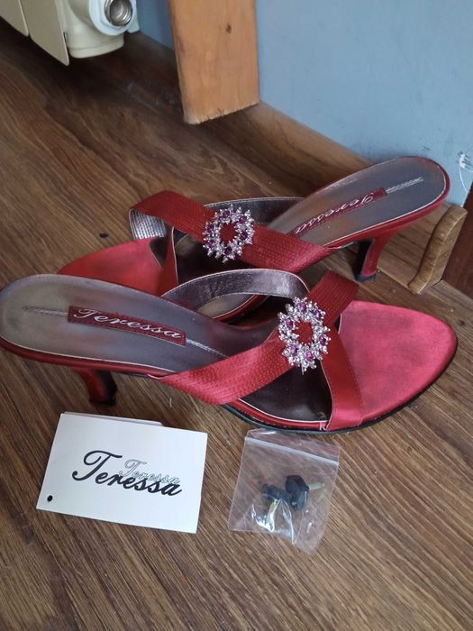 eleganckie czółenka satynowe r. 39 klapki na obcasie