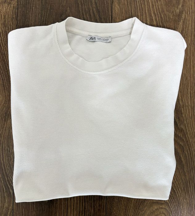 Zara біла футболка у розмірі M