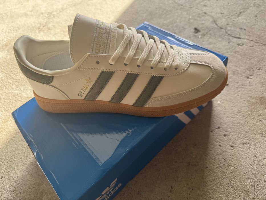 Vendo tenis da marca adidas spezial tamanho 43 apenas  usados uma vez.