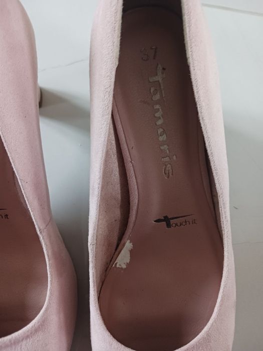 Buty na obcasie.