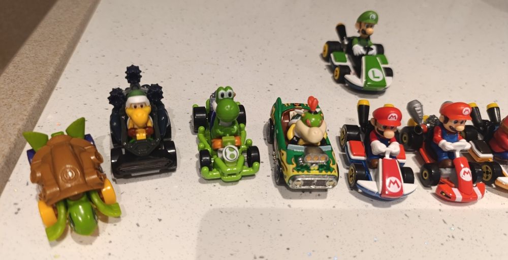 Zestaw autek Hot Wheels Mario Kart (12 sztuk) + Toad gratis