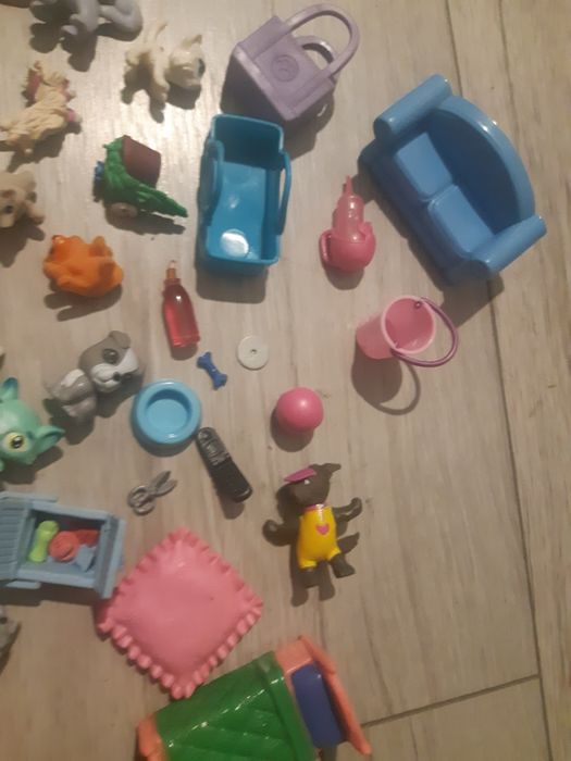 Różne zabawki dla dziewczynki