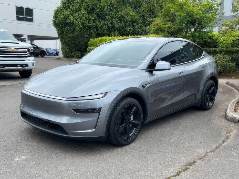 Tesla Model Y Long Range      2026