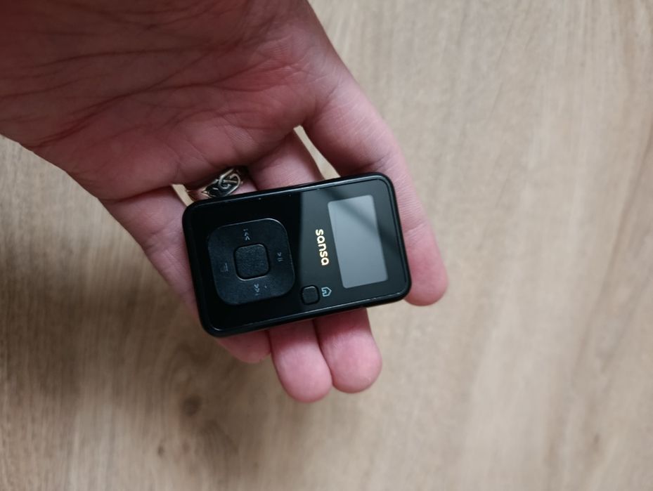 Mp3 плеер Sandisc sansa clip +