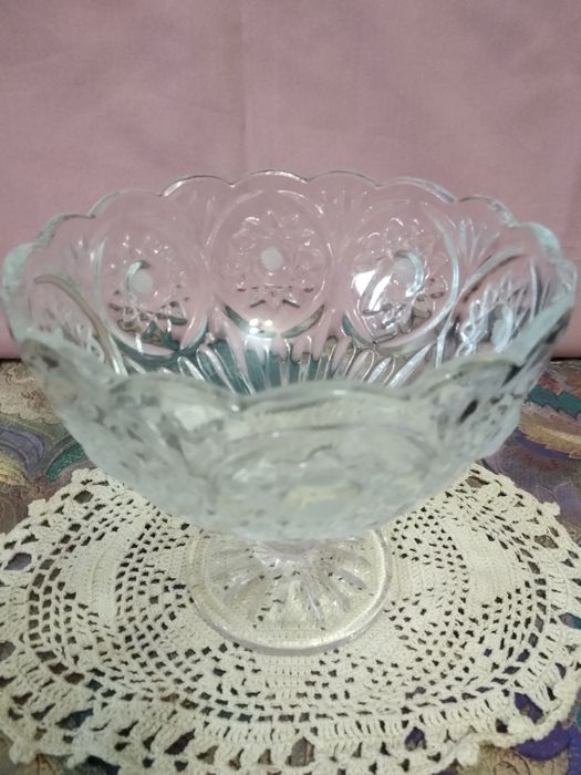 Хрустальная ваза на ножке