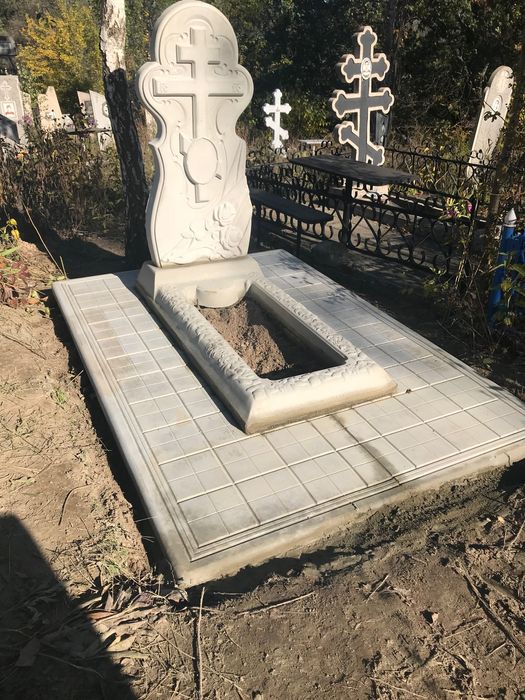 Плиты противоусадочные под памятник.