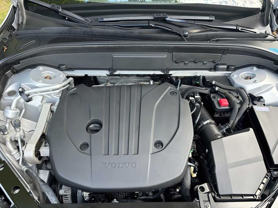 Volvo XC60 B5 Momentum      2022