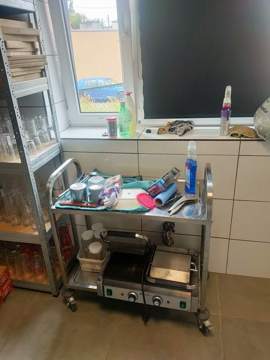 Wyposażenie restauracji sztućce szklanki itp