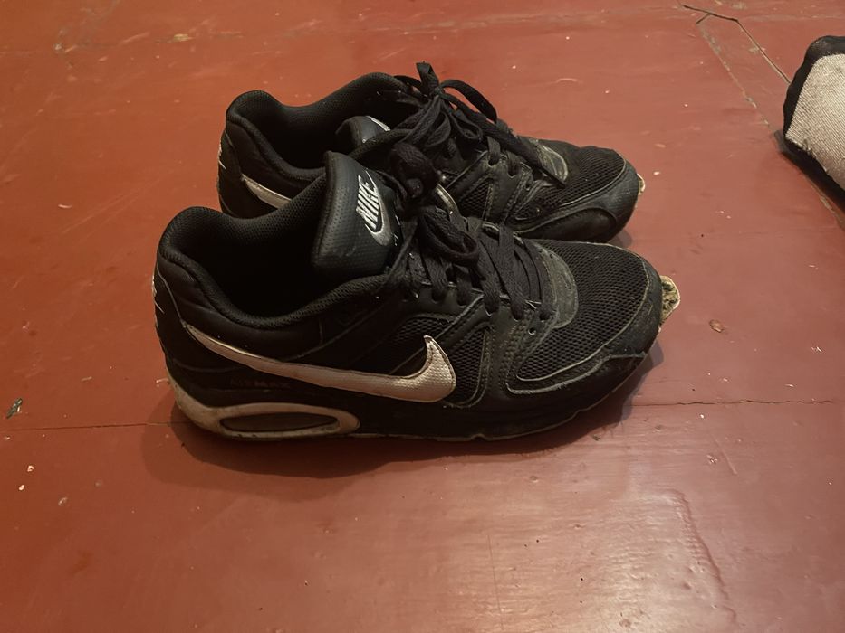красовки nike air max command