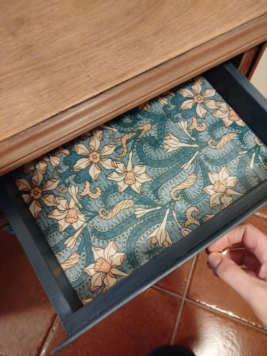 Mesinha de cabeceira vintage restaurada