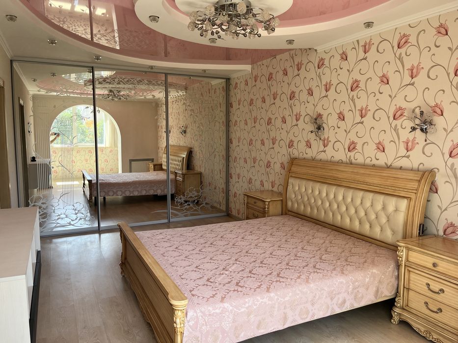 Оренда 2-кім. квартири 73 кв.м. на 1 поверсі по вул.Бреуса 61/