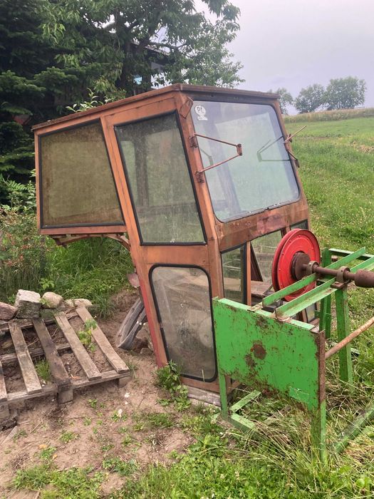 Sprzedam kompletną kabinę do ciągnika Ursus C- 330.