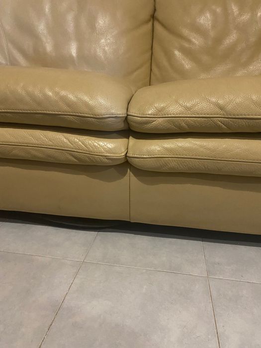 Sofá pele bege em excelente estado