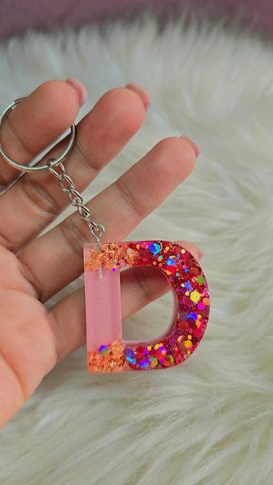 Porta-chaves de letras em resina. Preço especial para revendedoras