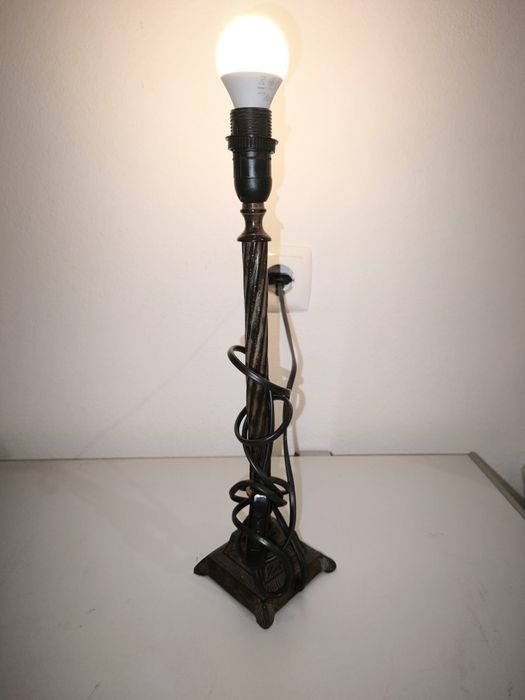 Par de Candeeiros de Mesa em Ferro Trabalhado / Estilo Salomónico