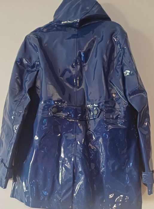 Impermeável Pull&Bear azul e amarelo