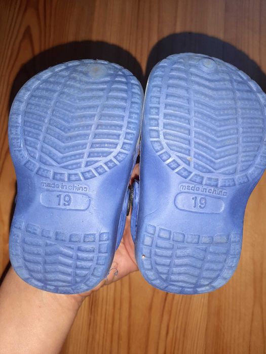 Buciki kapcie chodaki 19