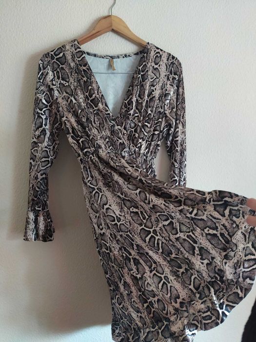 Vestido tigresa com racha