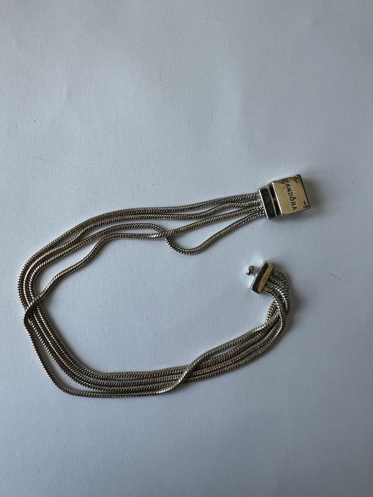 Bransoletka w kolorze srebrnym