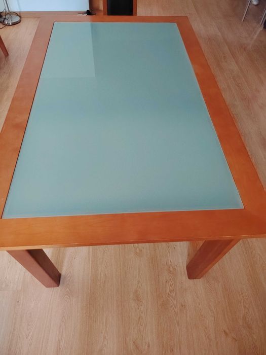 Mesa de sala maciça