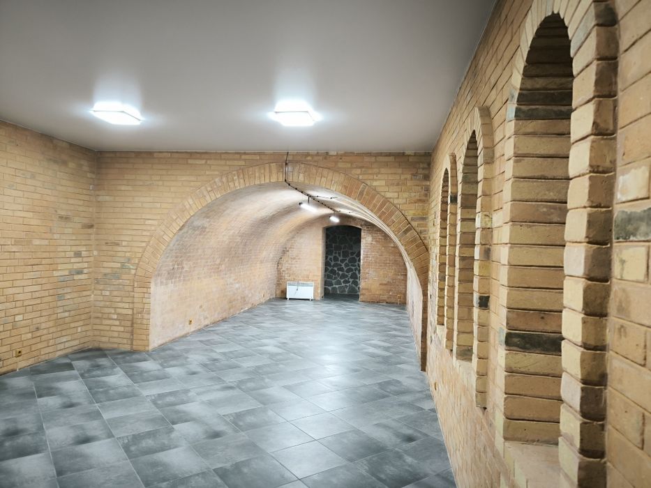 Оренда приміщення 80 кВ м  в Центрі міста вільного призначення