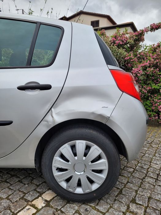 Carro Clio Renault
