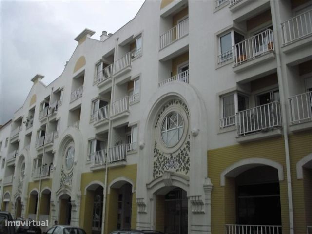 Loja com 93 m2 no Centro de Torres Vedras com Estacionamento