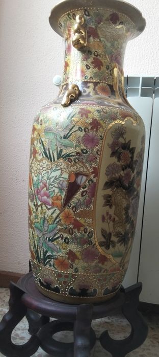 Jarro decorativo com suporte