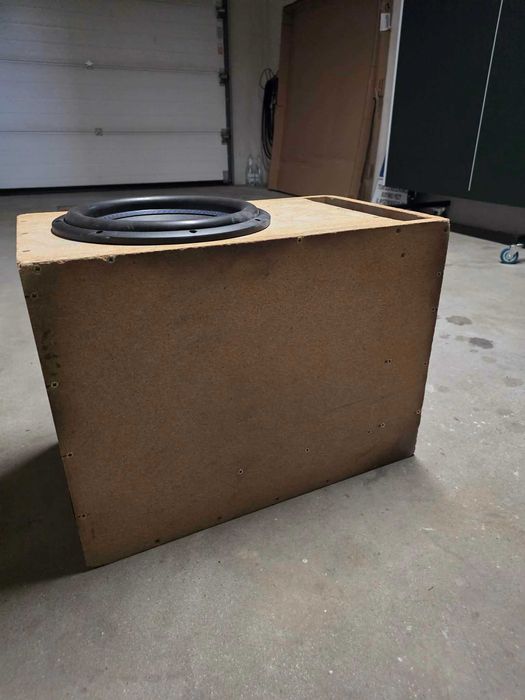 Skrzynia basowa Excursion 400w rms