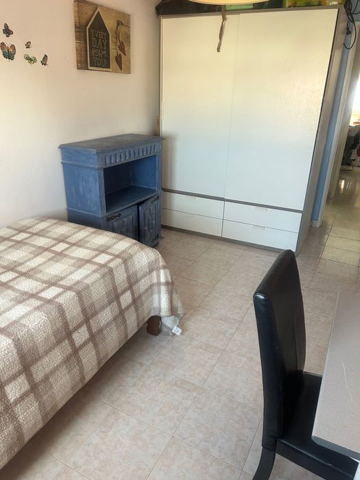 Quarto para arrendamento na Costa da Caparica entrada imediata.