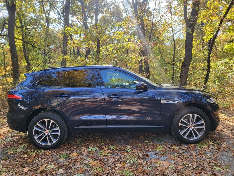 Автомобіль Jaguar F - Pace 2017