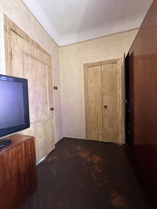 Продам 2-х кімнатну квартиру .Завжди опалення і гаряча вода..