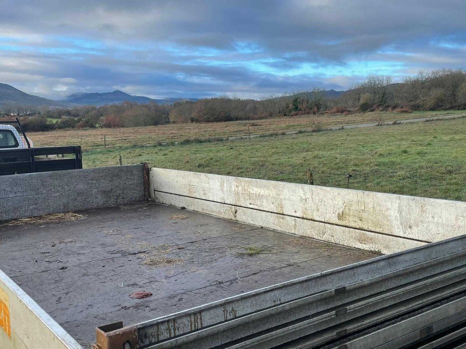 Reboque de Carga Duplo Eixo 4m x 2,15m – 2600kg – Muito Robusto