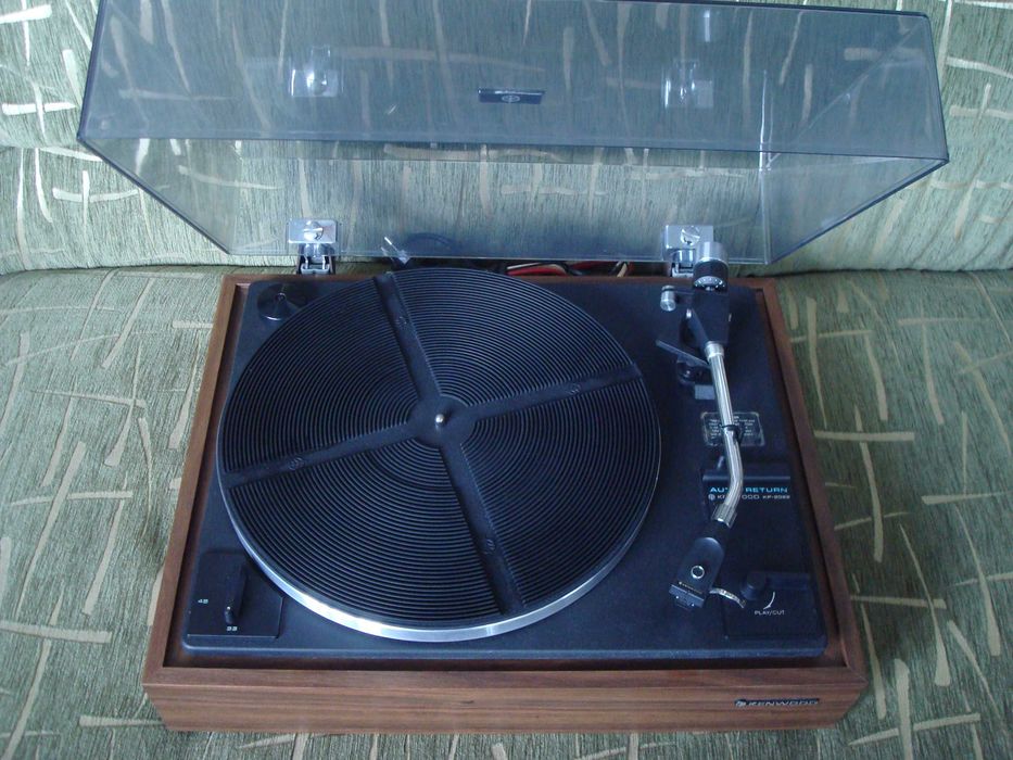 Продам проигрыватель пластинок Dual CS 1228