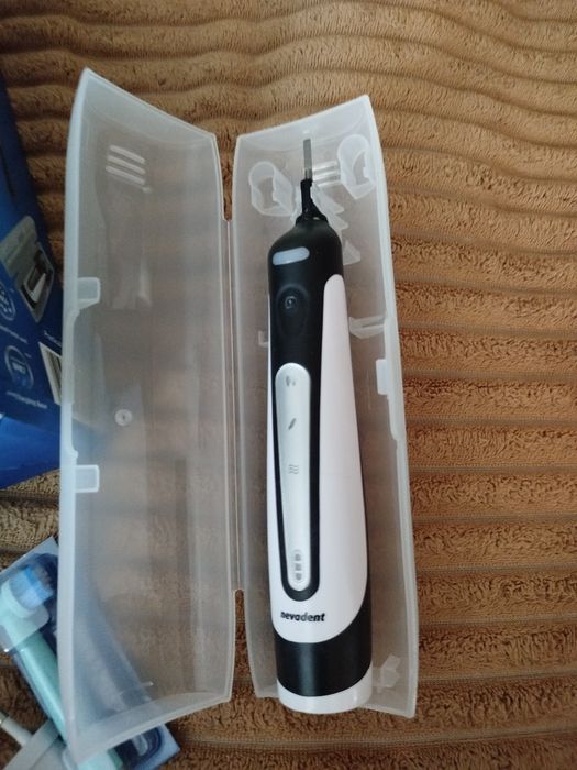 Зубна електрощітка