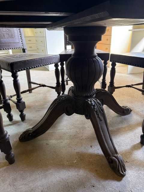 Mesa extensível com cadeiras usadas