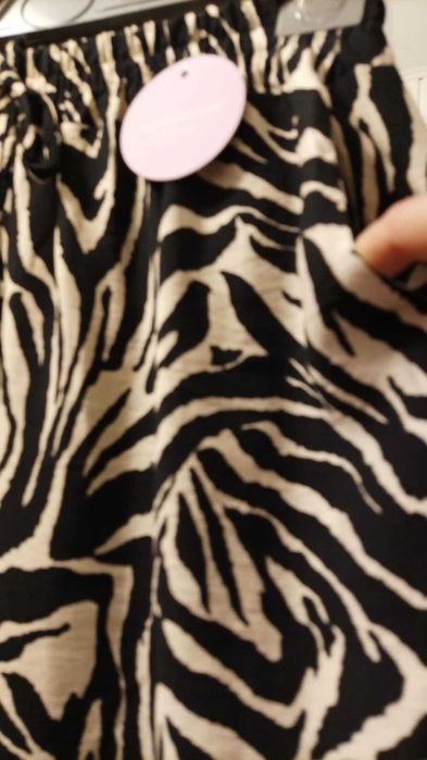 Nowe spodnie damskie z szeroka nogawka , zebra.