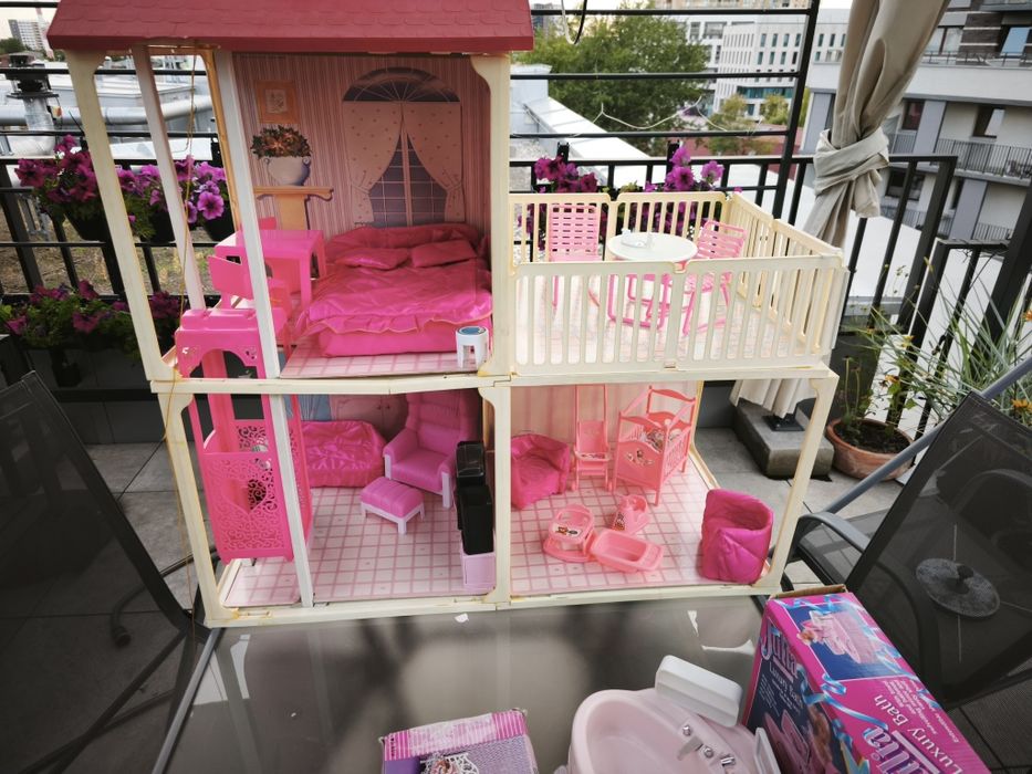 Domek dla lalek Barbie plus gratisy