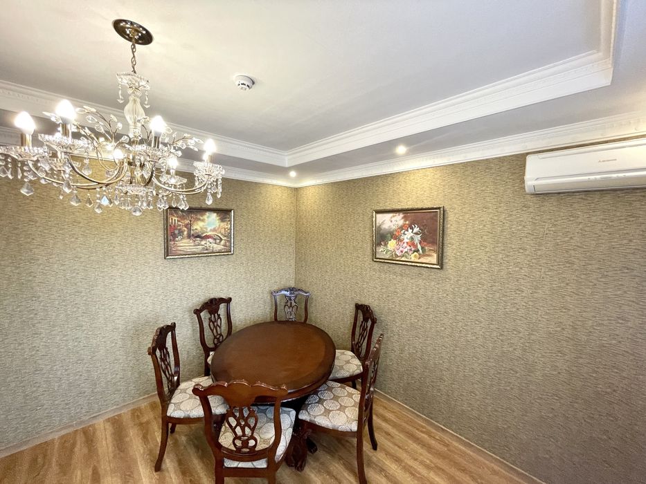 Будинок-герой, бо ж єдиний в своєму роді! 6 кімн. + гостьовий + гараж!