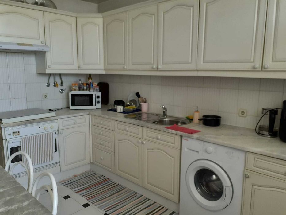 INDISPONÍVEL - Quarto individual a estudante ou jovem trabalhadora. Localização excelente junto ao metro da Ameixoeira (Lumiar) - linha amarela
